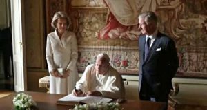 Papa Francesco in Belgio incontra re Filippo e la regina Mathilde