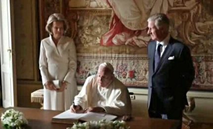 Papa in Belgio incontra re Filippo e la regina Mathilde