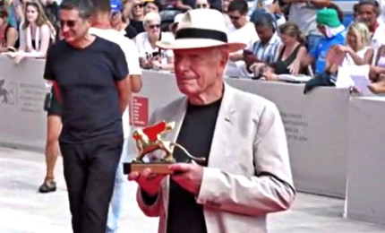 Venezia 81, Peter Weir sul red carpet con Leone d'oro