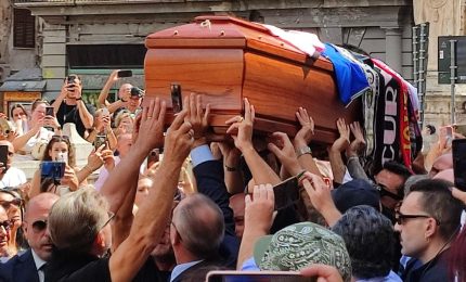 I funerali di Schillaci a Palermo: "Totò, sei in squadra in paradiso"