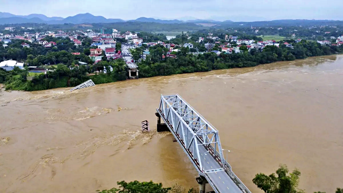 Il tifone Yagi fa crollare un ponte, decine di vittime