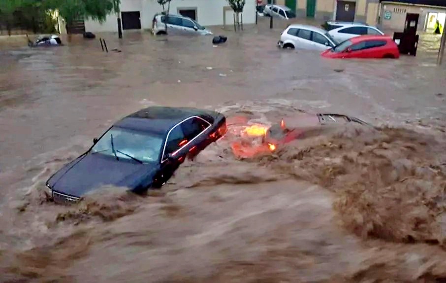 Spagna travolta dalle alluvioni: più di 90 morti e villaggi sommersi. Piogge imminenti rischiano di aggravare ...