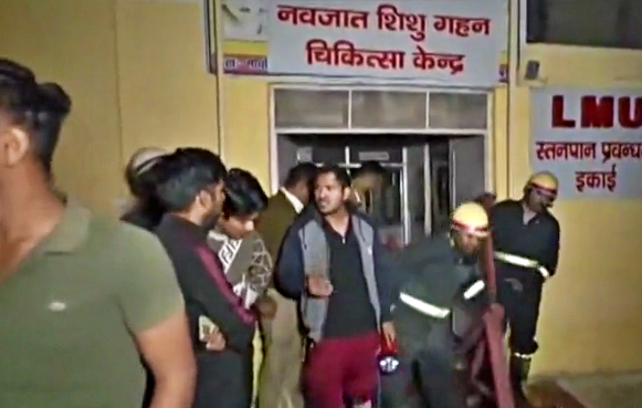 Strage di bambini in India, incendio in unità neonatale a Jhansi