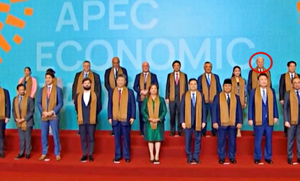 La controversia sulla posizione di Biden nella foto dei leader dell'Apec 2024