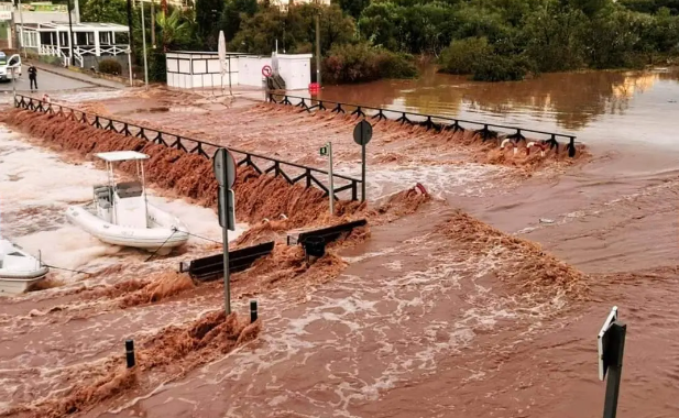 Catastrofe a Valencia: la ricerca di sopravvissuti continua. Oltre 200 morti