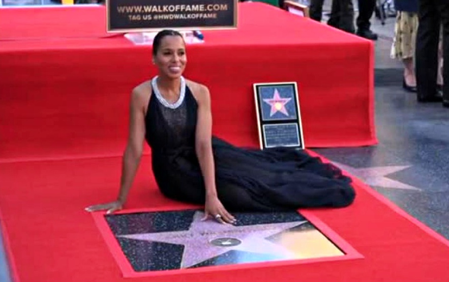 L’attrice Usa Kerry Washington svela la sua stella sulla Walk of Fame