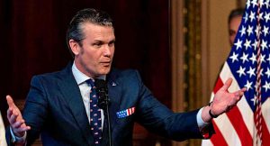 Il segretario alla Difesa degli Stati Uniti Pete Hegseth