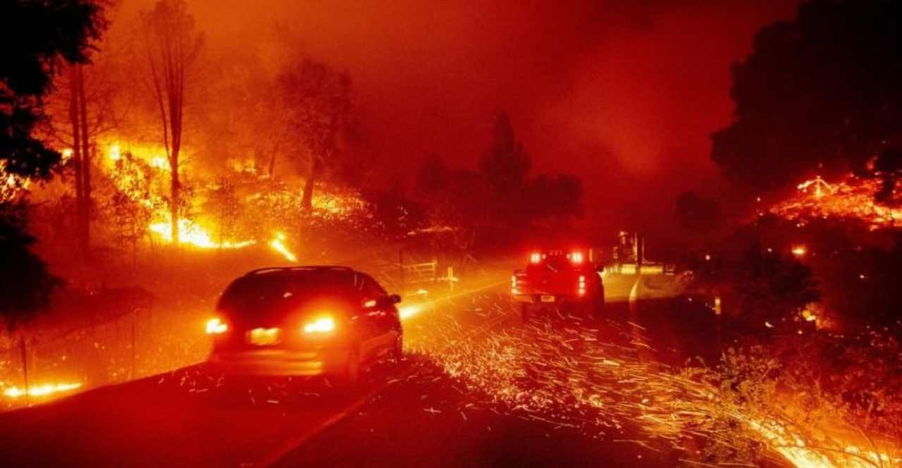 Los Angeles in fiamme: oltre 180.000 evacuati mentre incendi devastano il sud della California