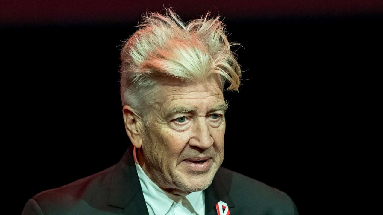 Addio a David Lynch, maestro del cinema surreale. Aveva 78 anni