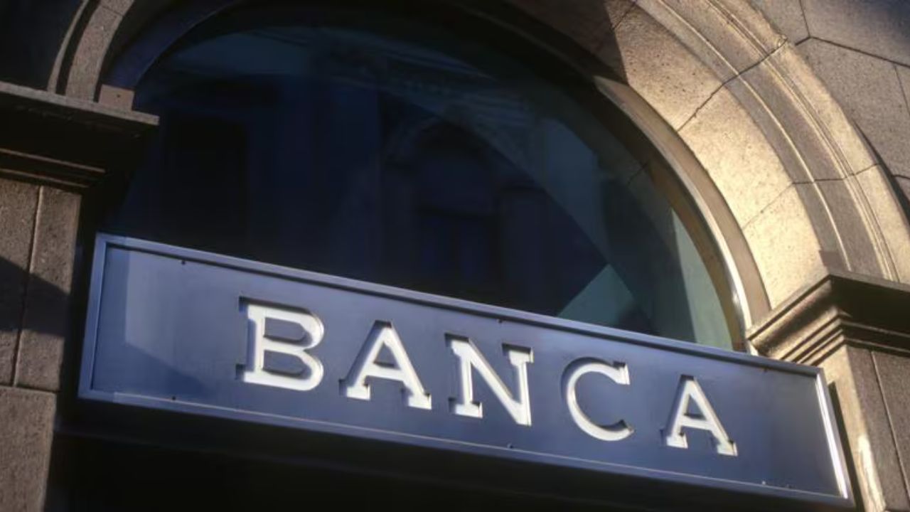 Banche, chiusura in massa: dopo decenni cambia tutto | Preleva tutto e tieniteli sotto il materasso