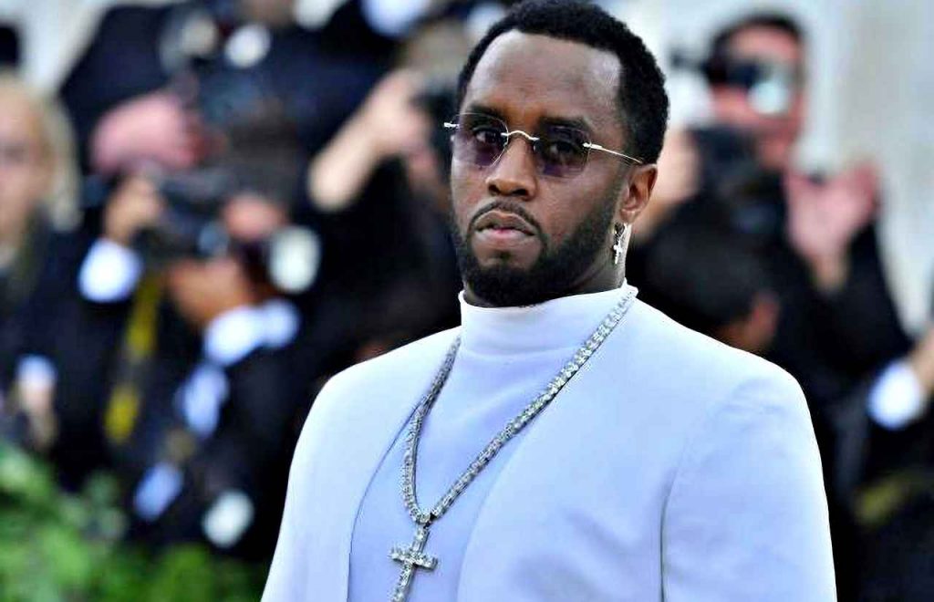 Sean John Combs, noto anche con lo pseudonimo di Diddy e in precedenza come Puffy, Puff Daddy, P. Di