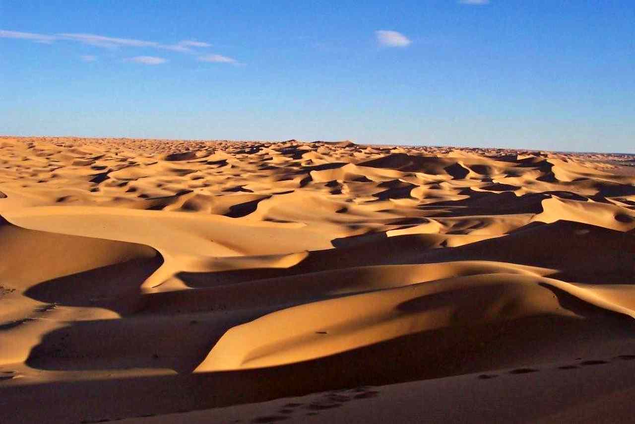 Il Deserto Orientale: un paesaggio biblico tra storia e natura selvaggia