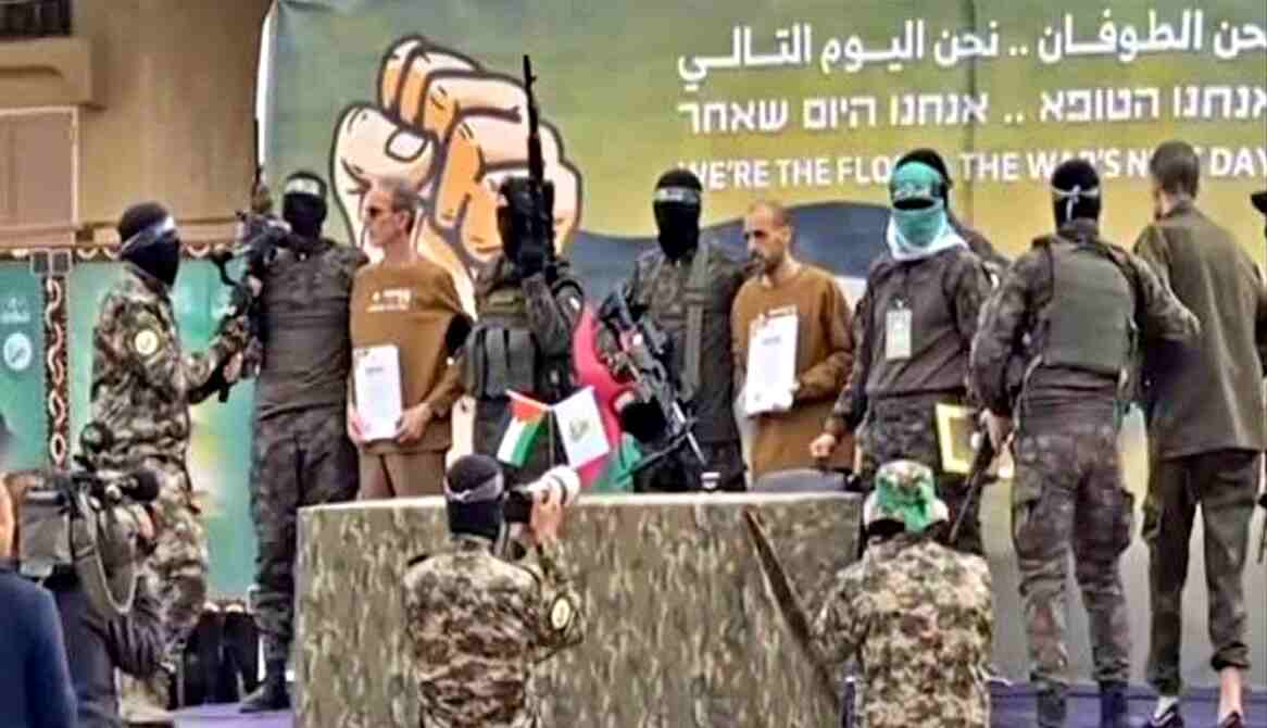 Hamas “spettacolarizza” liberazione ostaggi, “la nostra risposta a Trump”