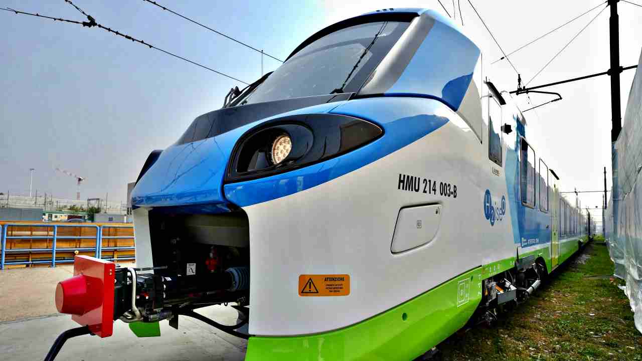 Trasporto sostenibile, Rovato presenta il primo treno a idrogeno italiano